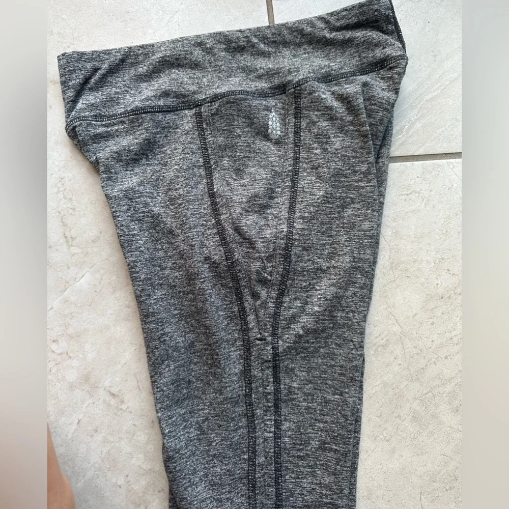 Free People Movement Infinity High rise Leggings cropped length  Side Cu… - Picture 5 of 6